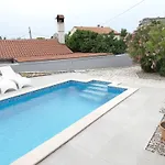 Lacodelama Mini - Pina Mit Pool By Interhome Appartamento Ližnjan