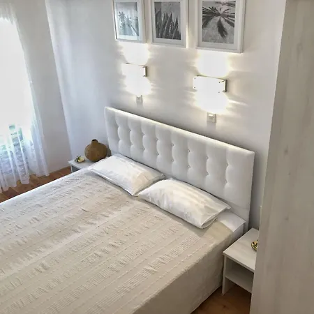 Apartmán Lacodelama Mini - Pina Mit Pool By Interhome