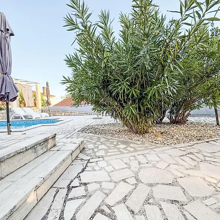 Appartamento Lacodelama Mini - Pina Mit Pool By Interhome