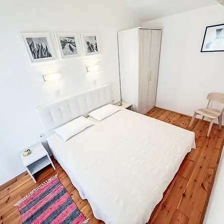Appartamento Lacodelama Mini - Pina Mit Pool By Interhome