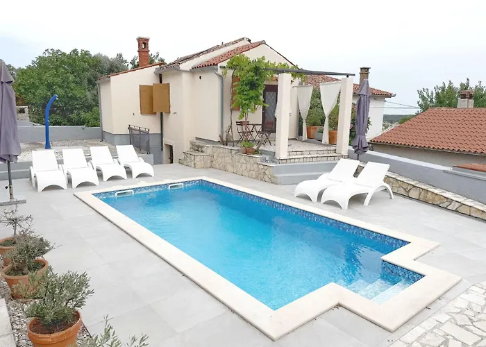 Lacodelama Mini - Pina Mit Pool By Interhome Appartamento Ližnjan